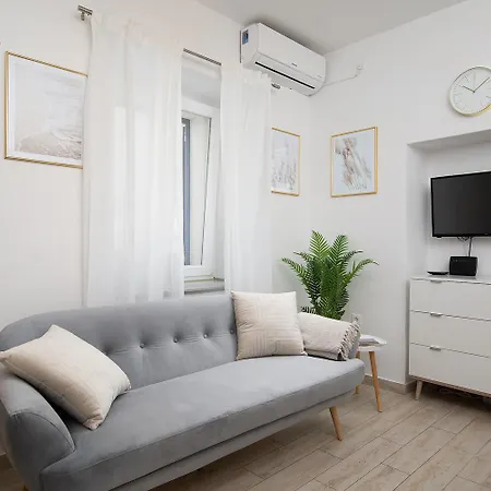 Elegant Next To Arena Apartment *