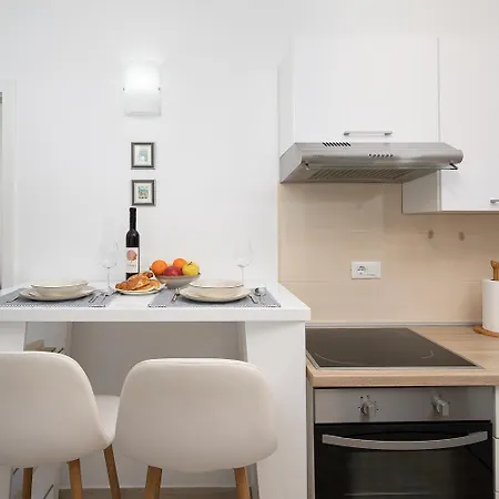 Elegant Next To Arena Apartman