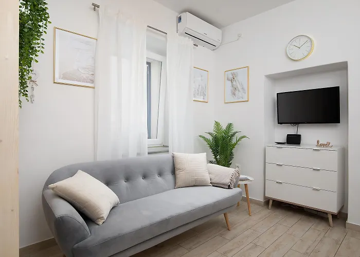 Elegant Next To Arena Apartment *