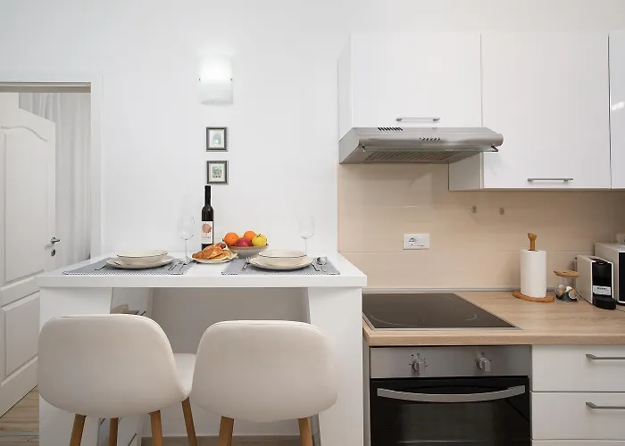 Elegant Next To Arena Apartment